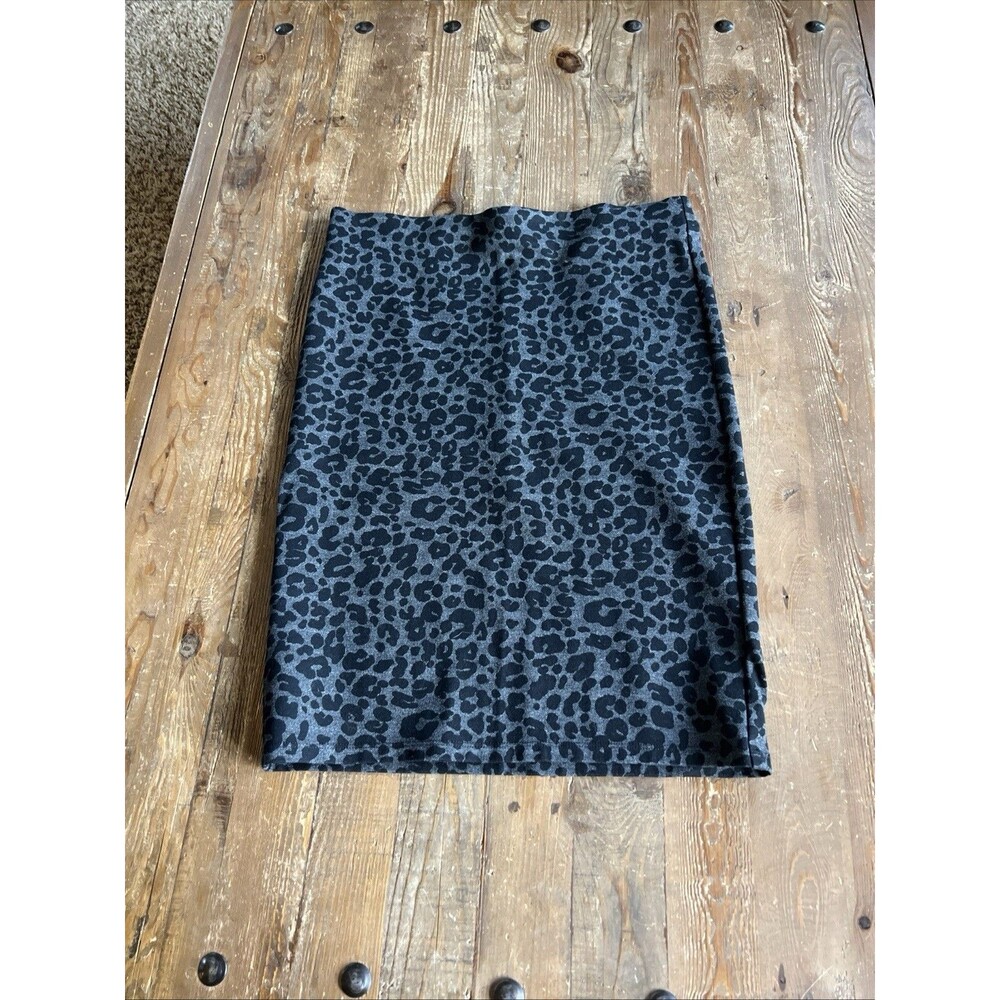 LOFT Women's Medium Pull On Gray Black Leopard Print Skirt Knee Length